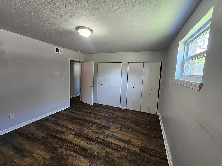 1300 Oakwood Ave #1 — Photo 9