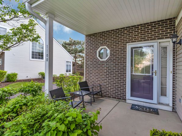 1100 E Cambria Ln N, Lombard, IL 60148