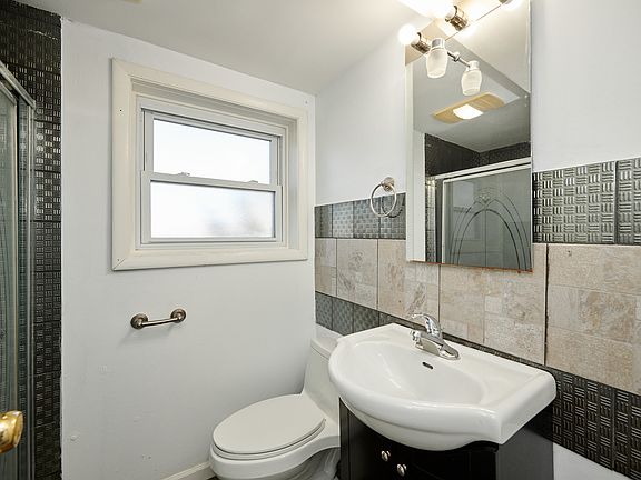 2nd image of 1613 Hartmann Dr
