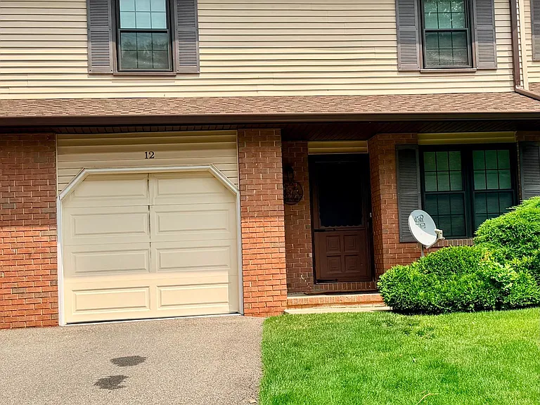 12 Dogwood Dr — Photo 1