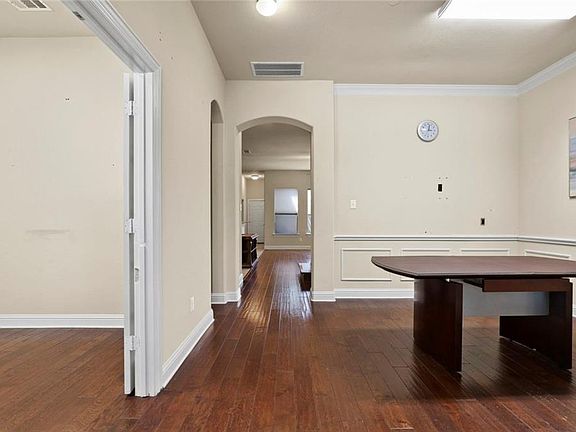 5th image of 8605 Pauline St