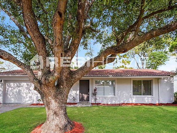 3rd image of 5543 Minaret Ct