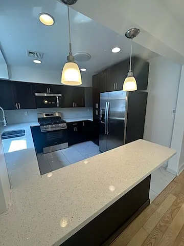 3 bed, 1950 sqft, $3,995 — Photo 2