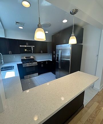 Kitchen Quartz Countertops