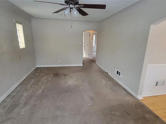 3rd image of 659 Ellwine Dr