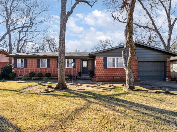 1520 Larkspur Dr, Arlington, TX 76013