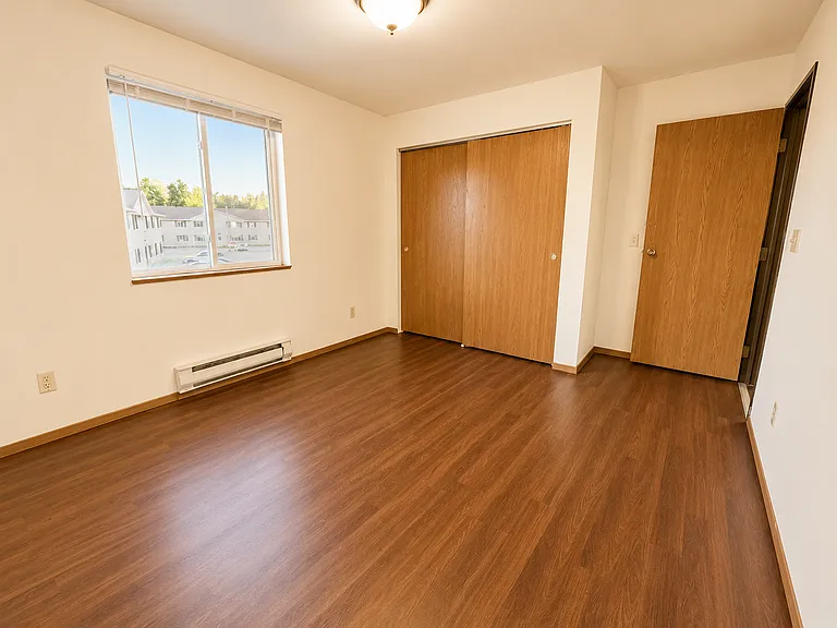 Lakeview Apartments — Photo 18