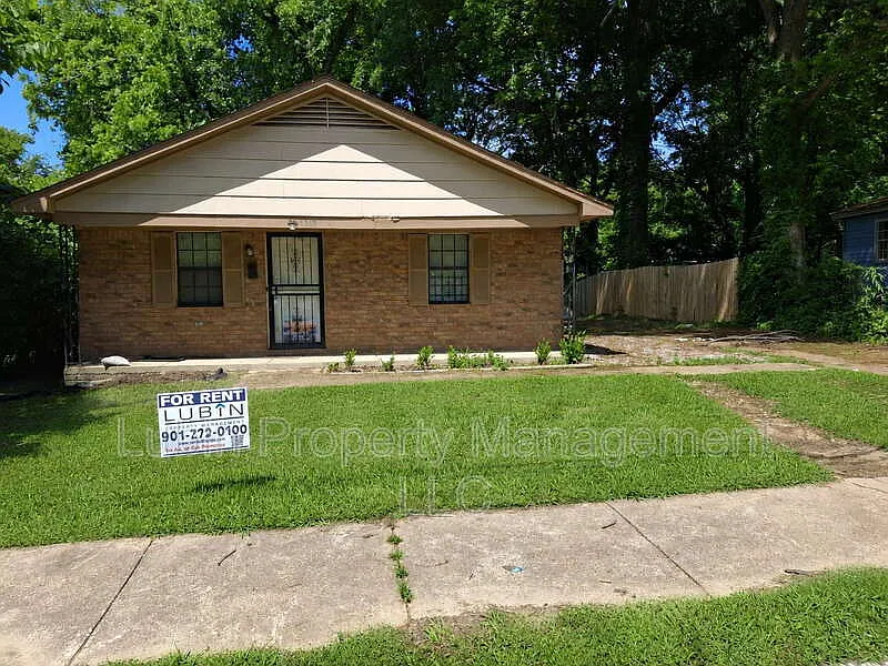 1319 Glenn St