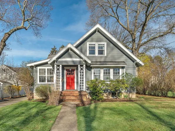 711 Webster St, Needham, MA 02492