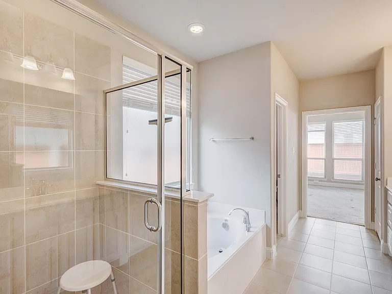 15609 Canyon Rdg — Photo 16