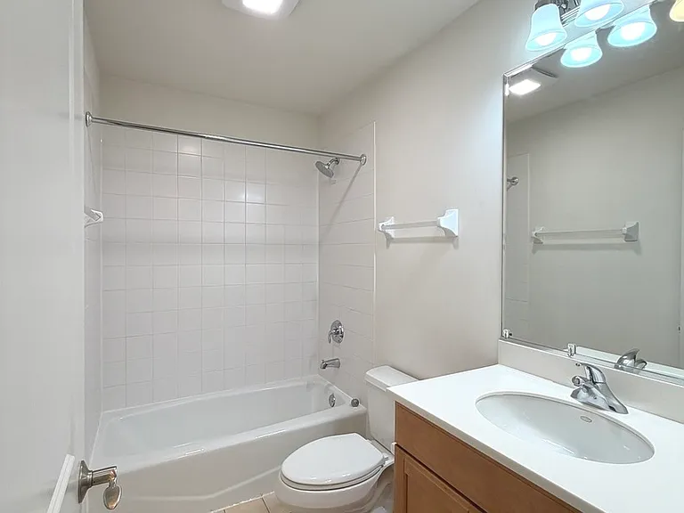2573 Waterbury Ln — Photo 15