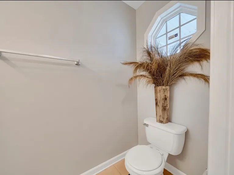 5328 Creekview Ln — Photo 2