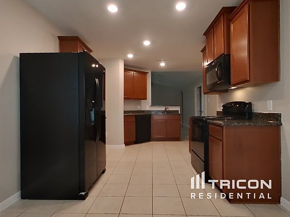 5th image of 212 Comanche Plains Dr