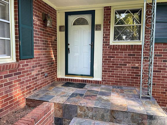 4th image of 109 Crest Hill Dr