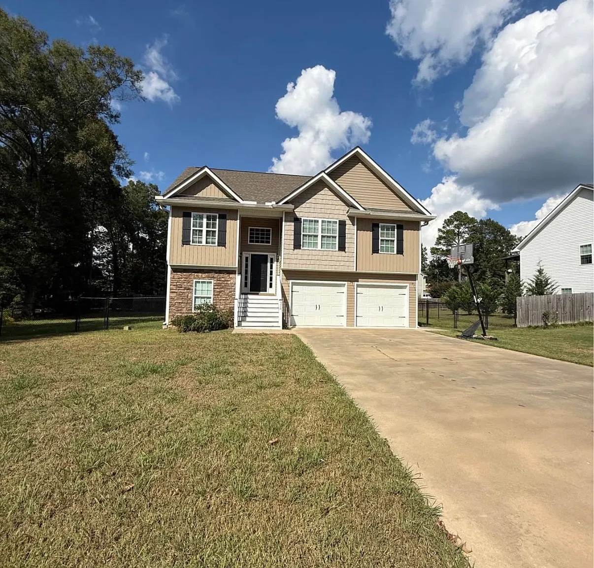 3 bed, 1994 sqft, $2,070 — Photo 1