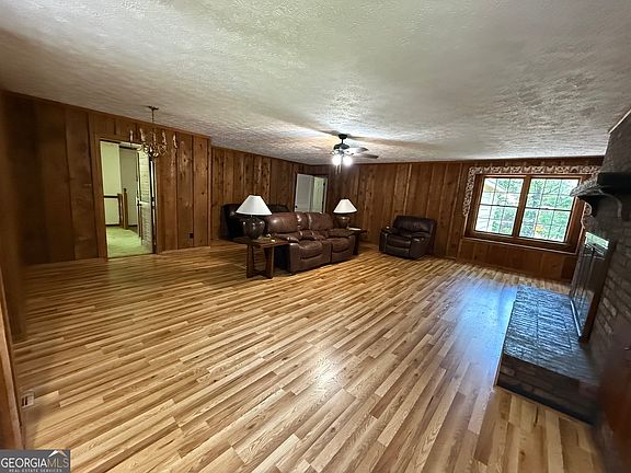 4th image of 135 Kennesaw Dr