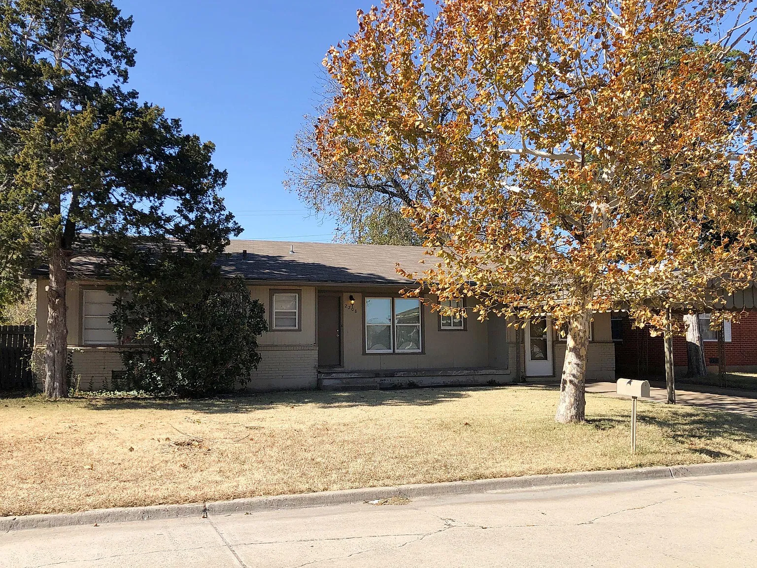3 bed, 1400 sqft, $950 — Photo 1