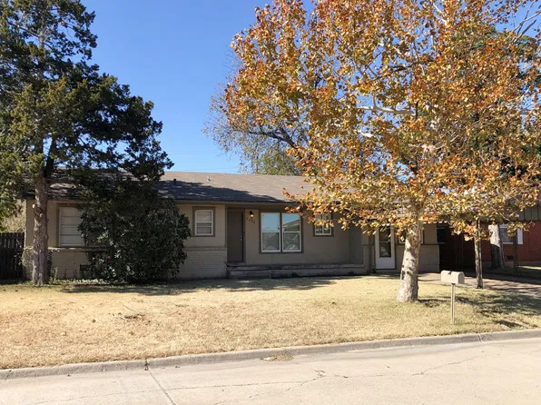 2208 NW 25th St, Lawton, OK 73505