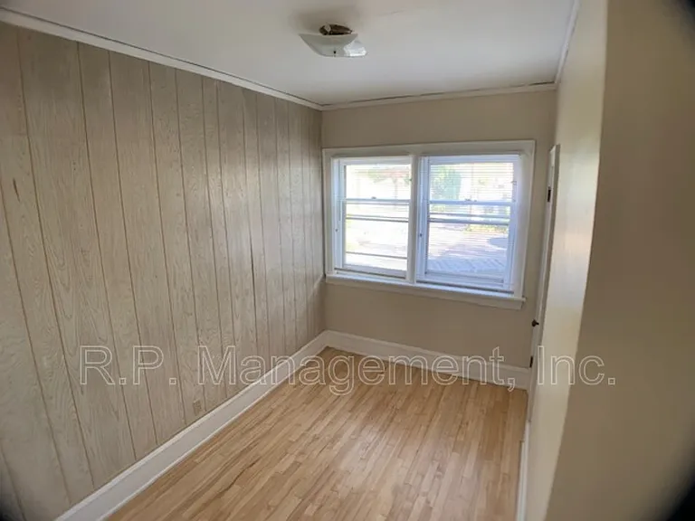 1434 W 32nd St #1 — Photo 12
