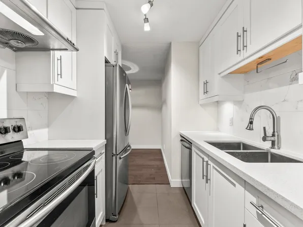1611 E 3rd Ave #203, Vancouver, BC V5N 1H1