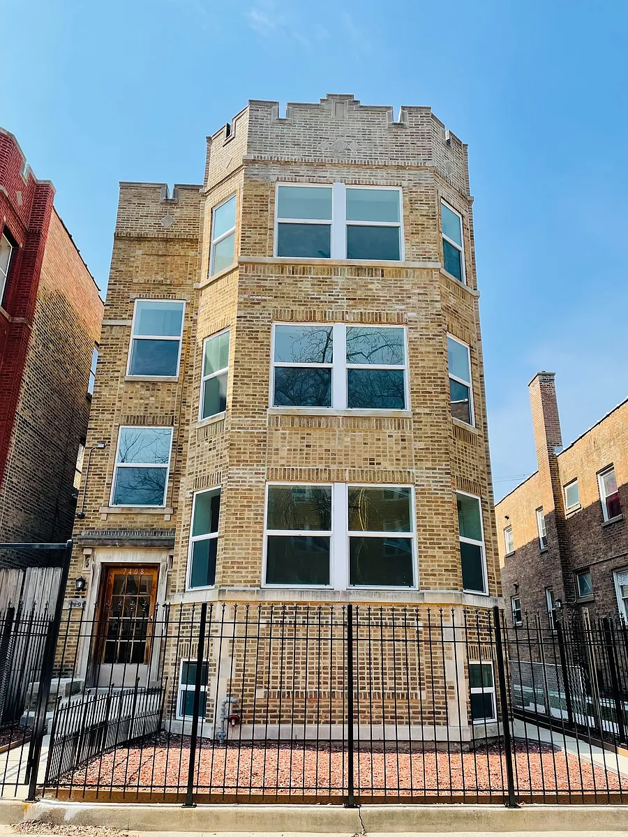 Building Photo - 7408 N Hoyne Ave #3