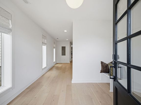 5th image of 2910B Primrose Cir