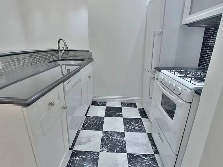 1640 York Ave #4B — Photo 6
