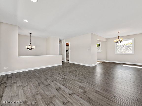 2nd image of 880 Dartmouth Ct N