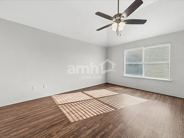 525 Drift St — Photo 9