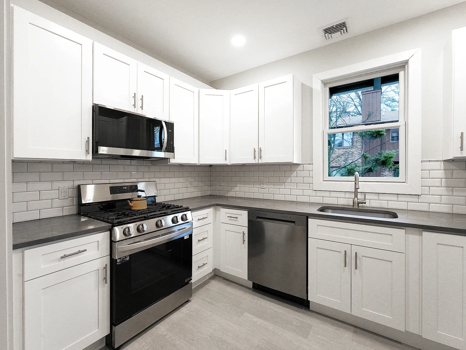 3 bed, $3,500 — Photo 4