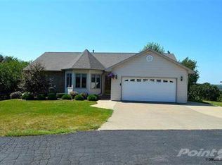 8675 Jessica Ln, Dubuque, IA 52003