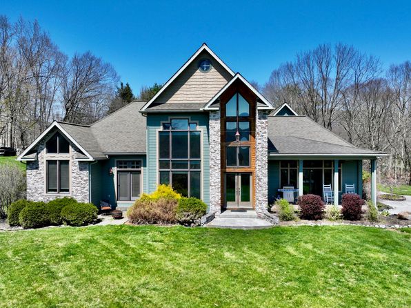212 Ironwood Ln, Rupert, WV 25984