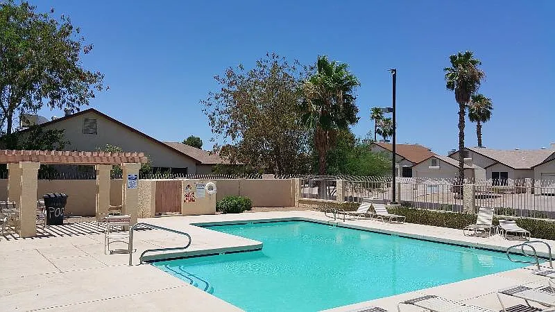 8869 W Greenbrian Dr — Photo 4