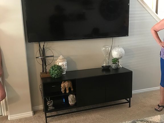 Living Room TV/entertainment location option (staged)