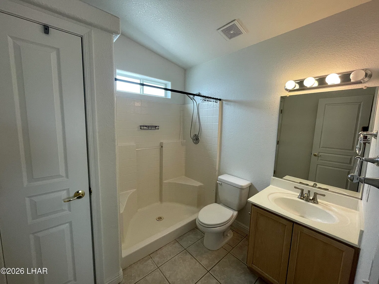 3 bed, 2.0 bath, 1938 sqft, $1,950 — Photo 2