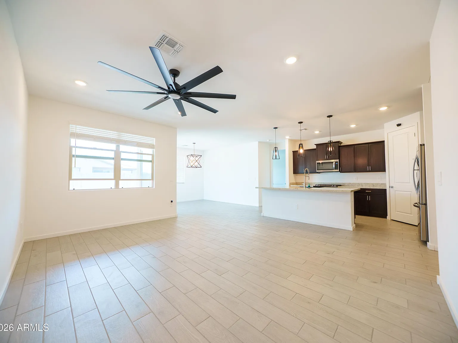 4 bed, 2.0 bath, 1807 sqft, $2,400 — Photo 2