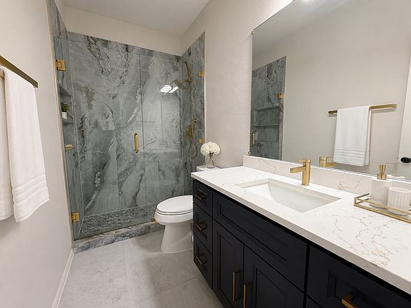 5th image of 8809 Oakwood Ln