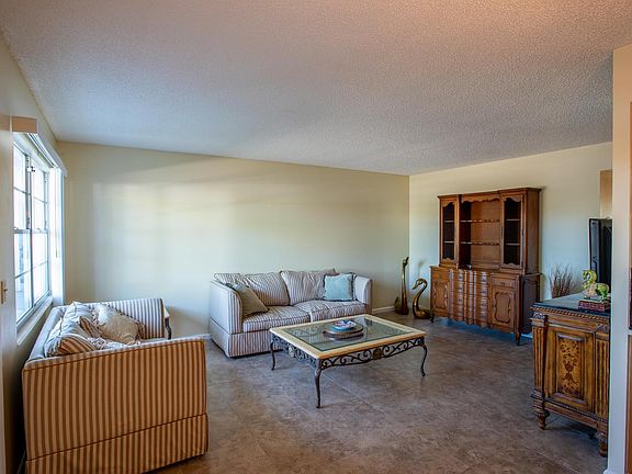 4th image of 1116 Newport Dr #U