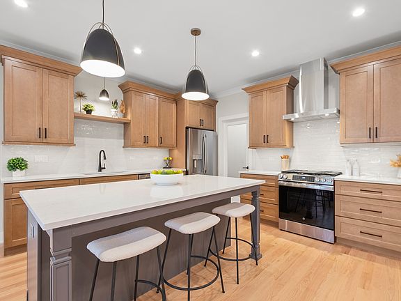 4th image of 11319 1st St