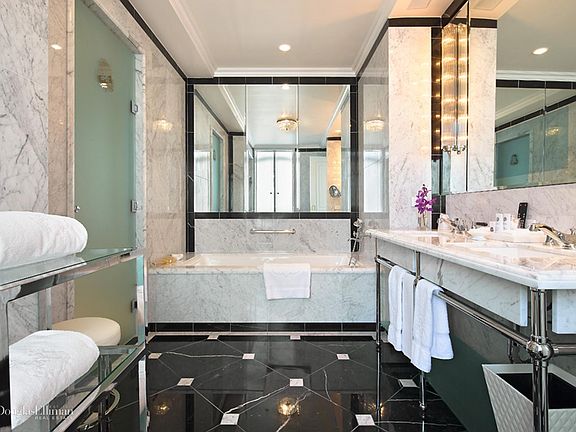 4th image of 2 E 55th St #818/816