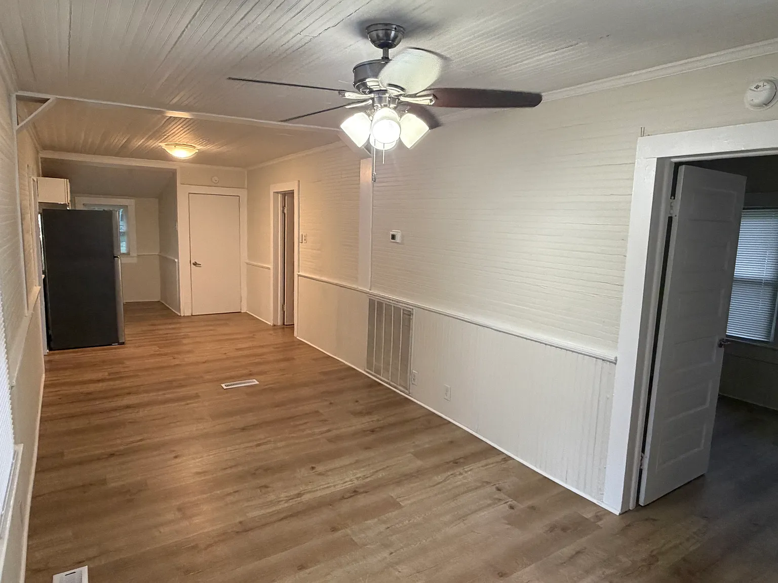 827 Lynwood Dr — Photo 3
