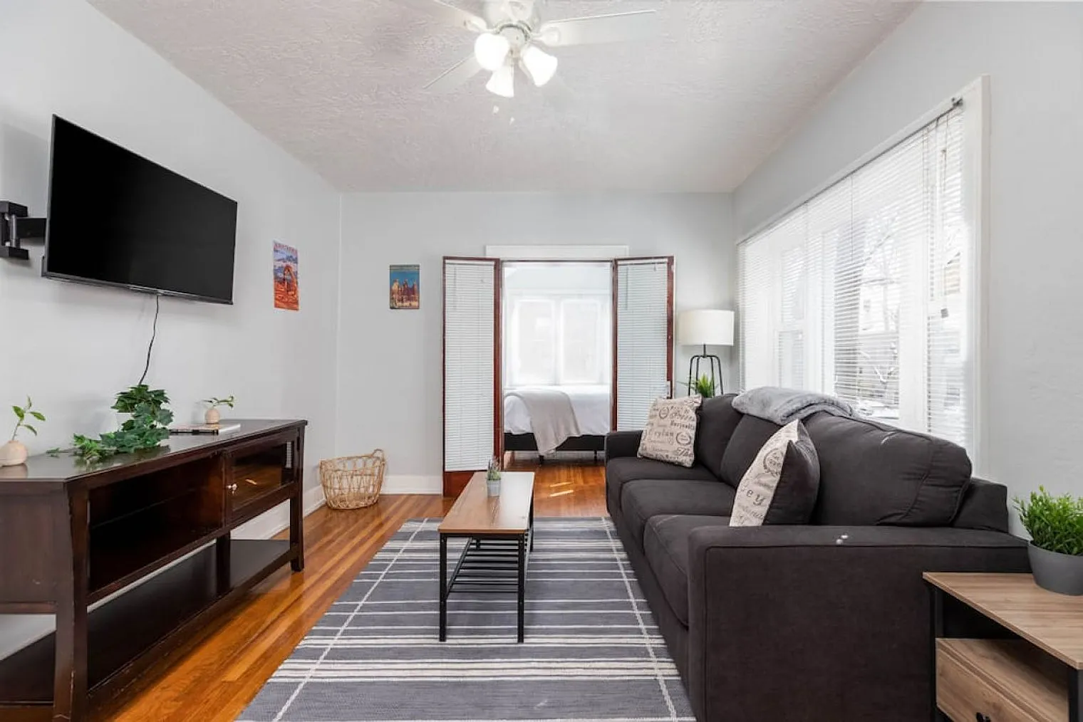 1 bed, 1.0 bath, 1076 sqft, $2,442 — Photo 1