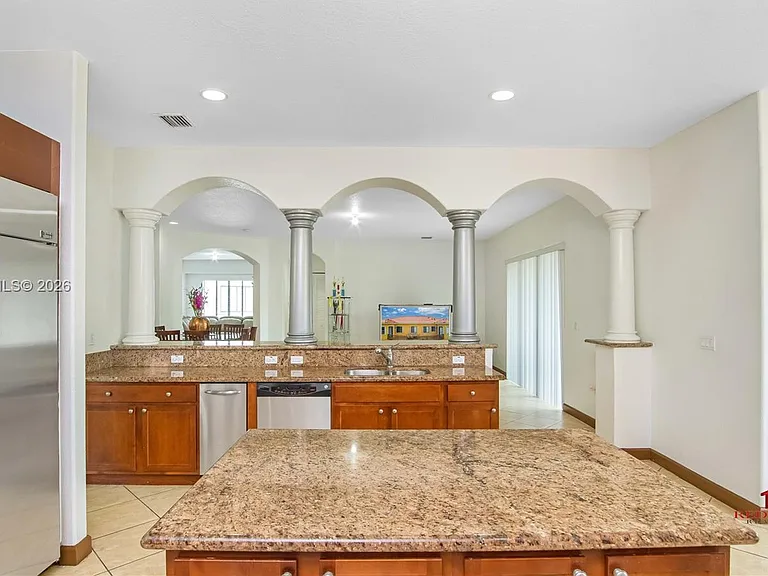 7833 SW 194th Ter — Photo 8