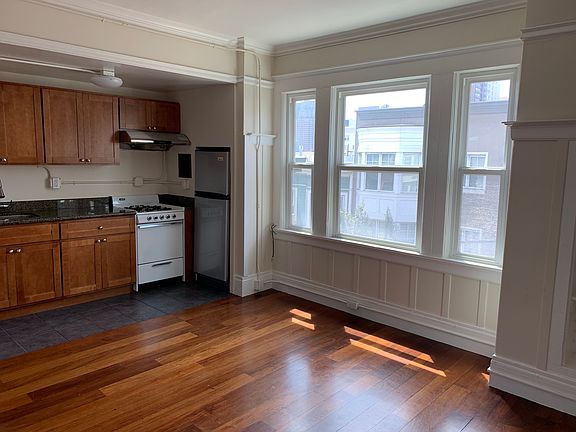 2nd image of 940 Jackson St APT 6