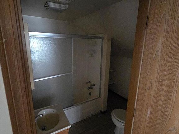 4th image of 305 W College St