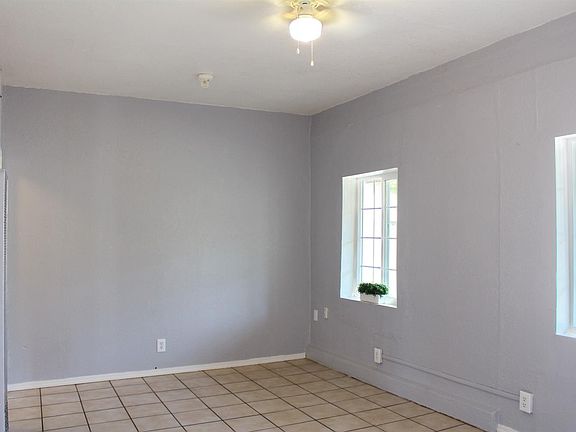 3rd image of 310 E Hawes Ave