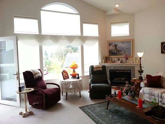 3rd image of 6918 208th St SW Unit 306