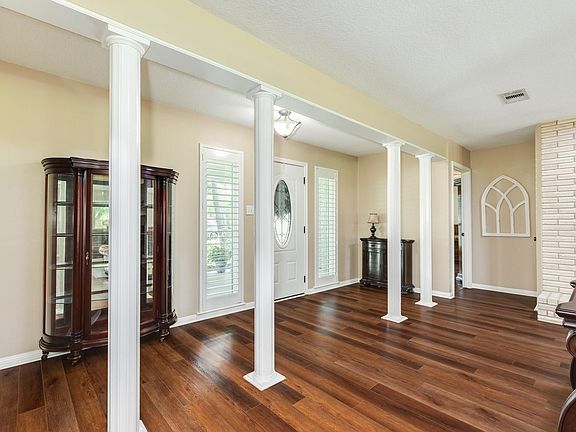 4th image of 102 Buttercup St