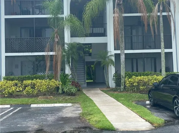 1007 Green Pine Boulevard #H3, West Palm Beach, FL 33409