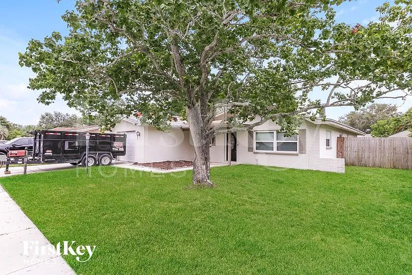 4 bed, 2.0 bath, 1595 sqft, $2,830 — Photo 2